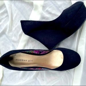 Madden Girl Platform Wedges in Black Suede - Size 10